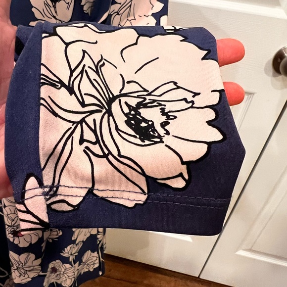 ๐ Ivanka Trump Floral Cut Out Shoulder Dress - Picture 8 of 15